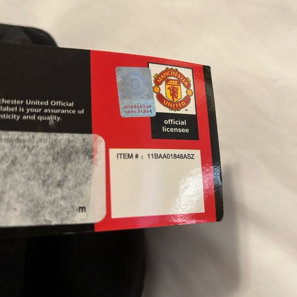 Brand new Manchester United team cap. - Picture 4 of 5